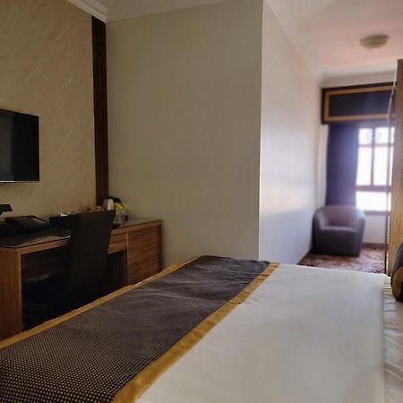Golden Tulip Al Shakreen Медина Екстериор снимка