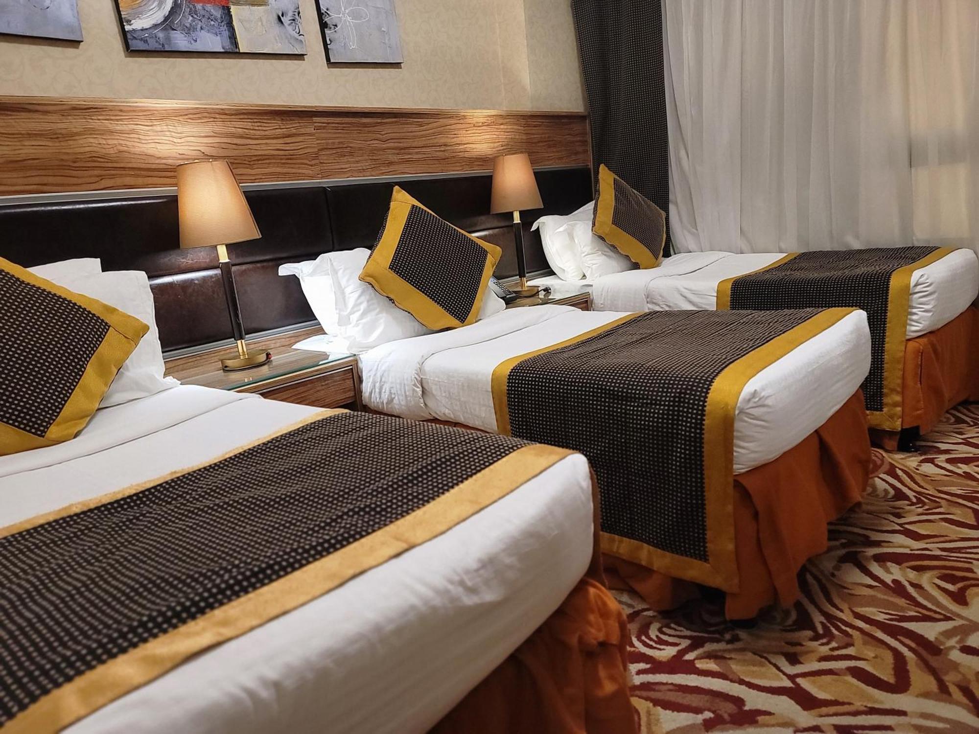 Golden Tulip Al Shakreen Медина Екстериор снимка