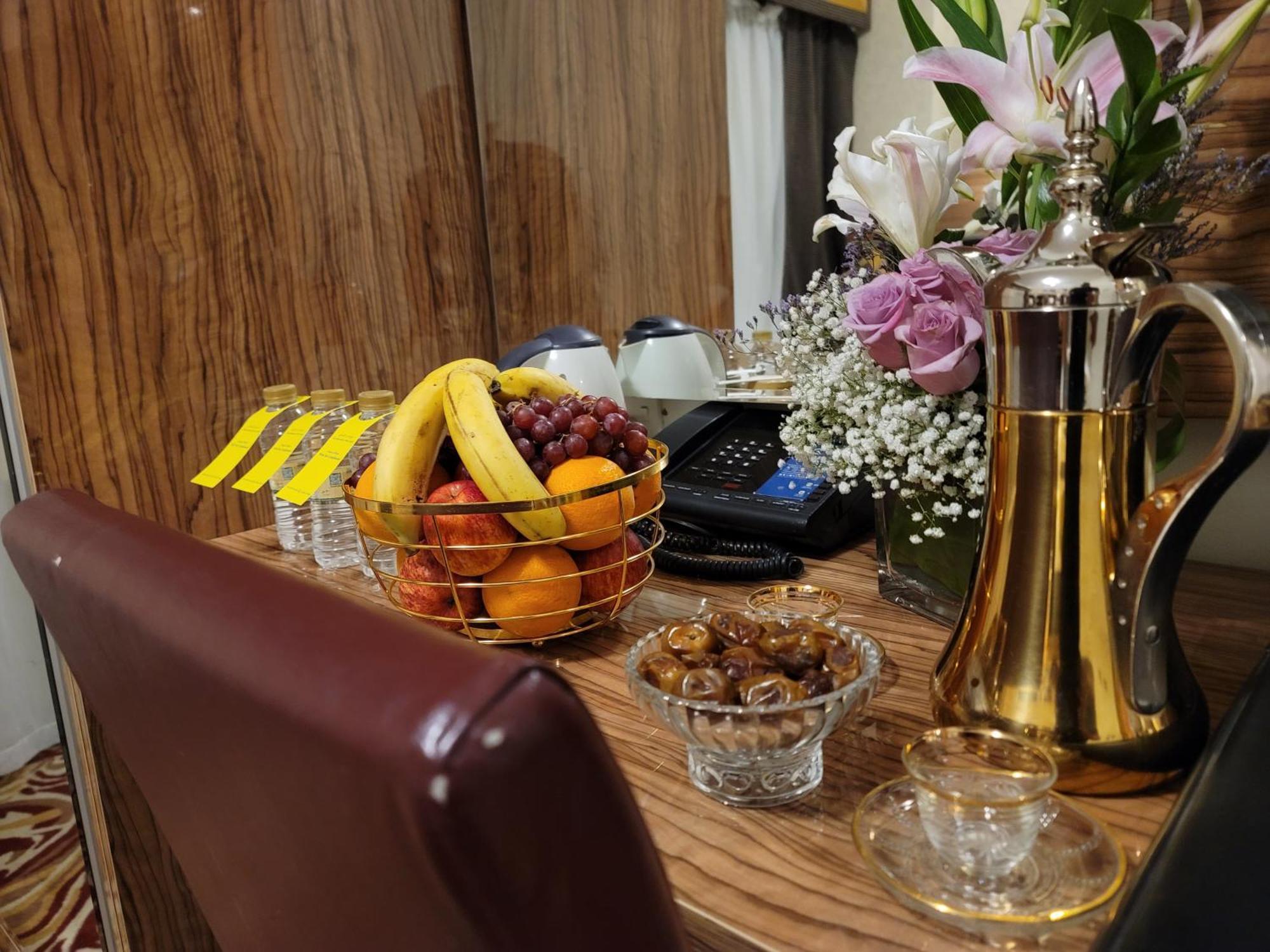 Golden Tulip Al Shakreen Медина Екстериор снимка