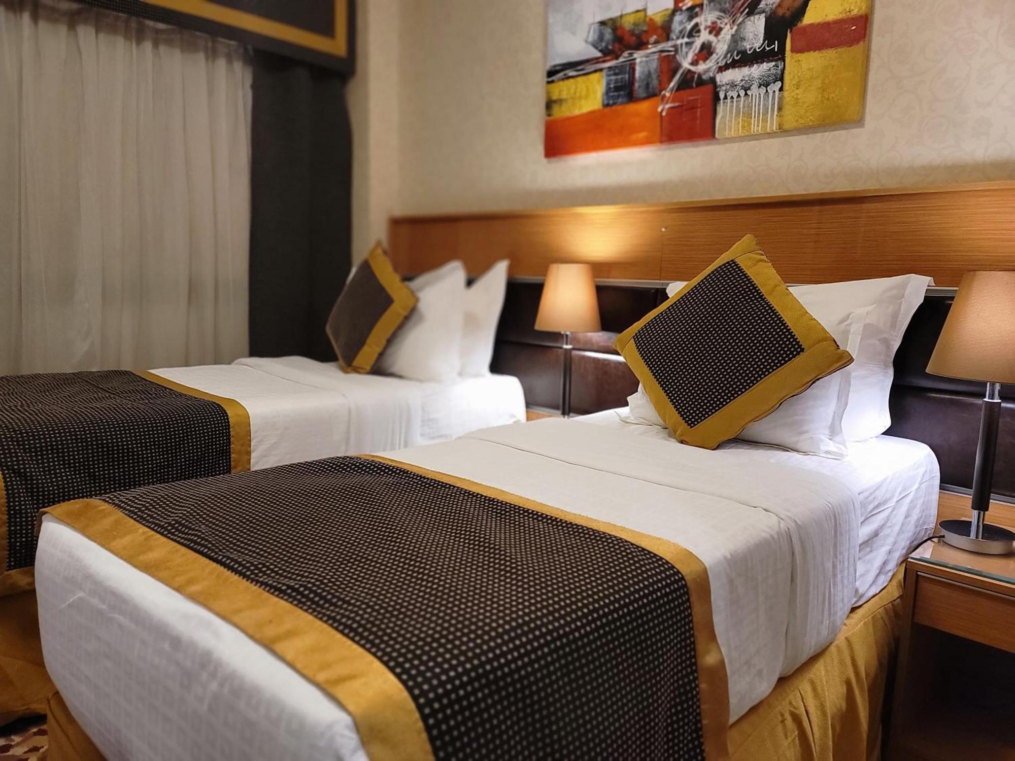Golden Tulip Al Shakreen Медина Екстериор снимка
