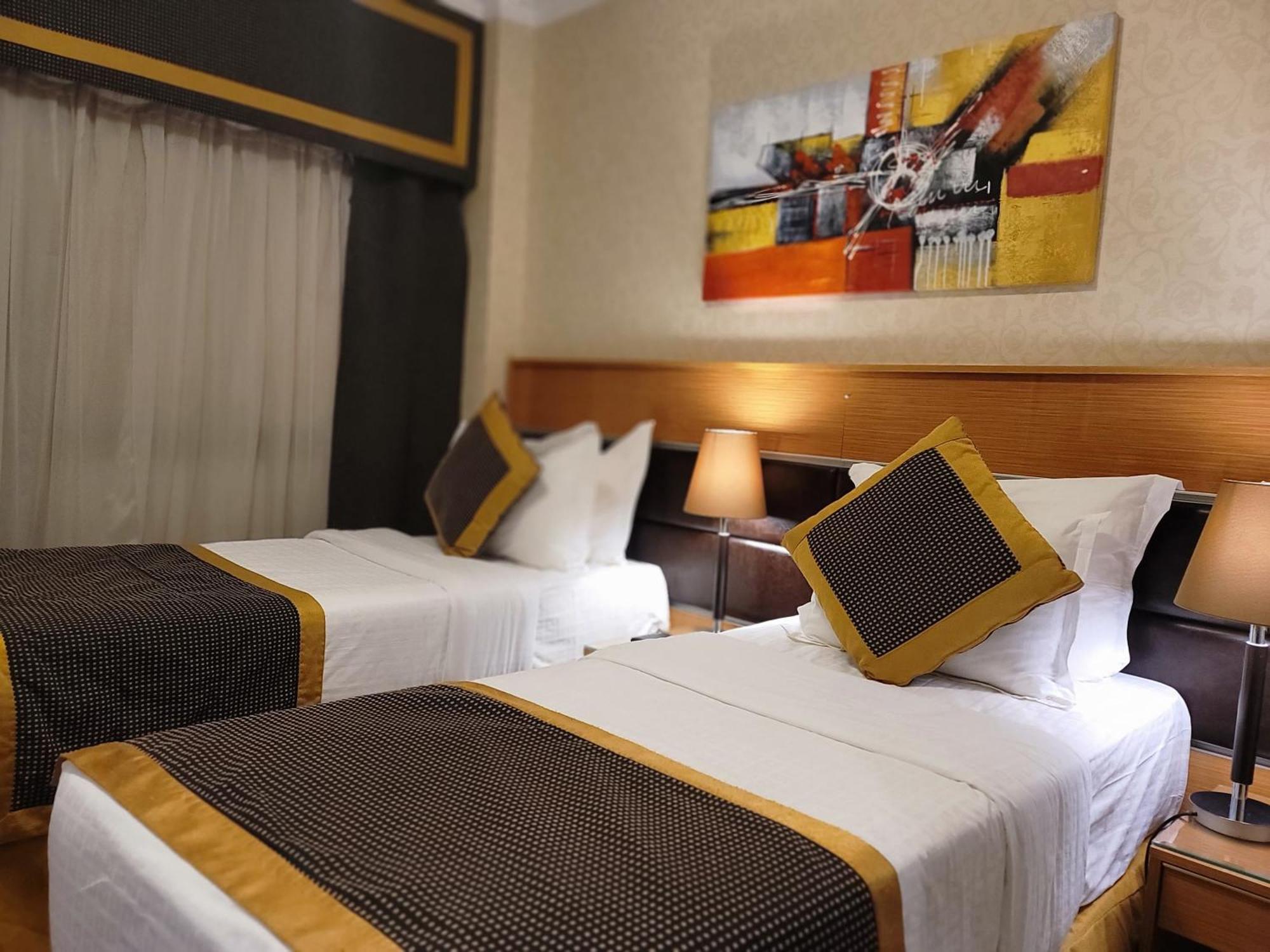 Golden Tulip Al Shakreen Медина Екстериор снимка