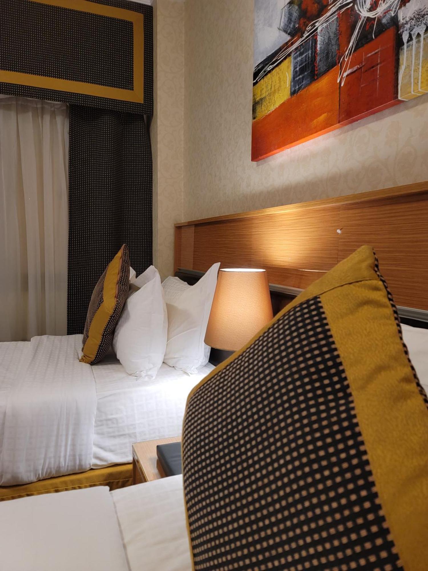 Golden Tulip Al Shakreen Медина Екстериор снимка