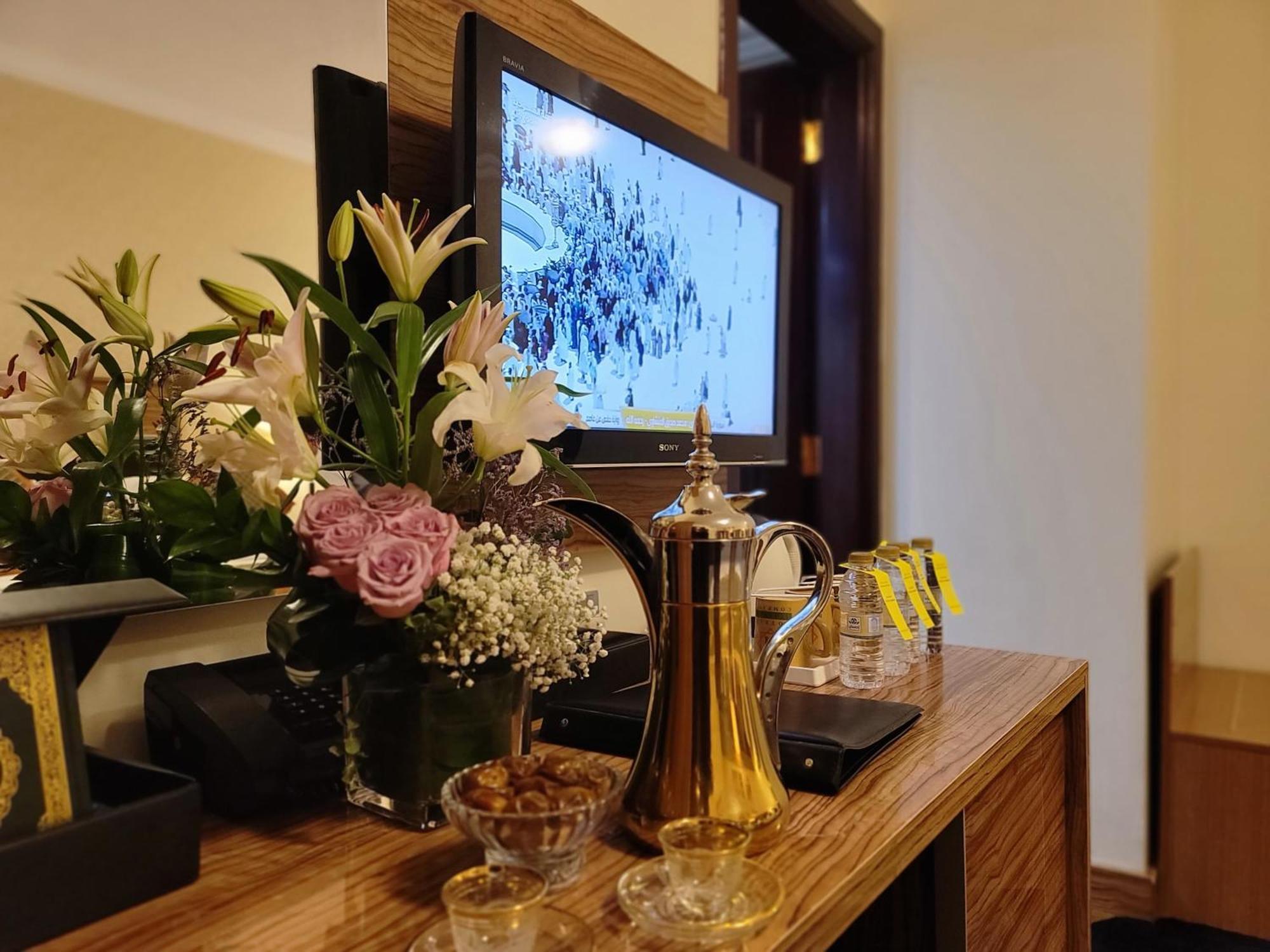 Golden Tulip Al Shakreen Медина Екстериор снимка