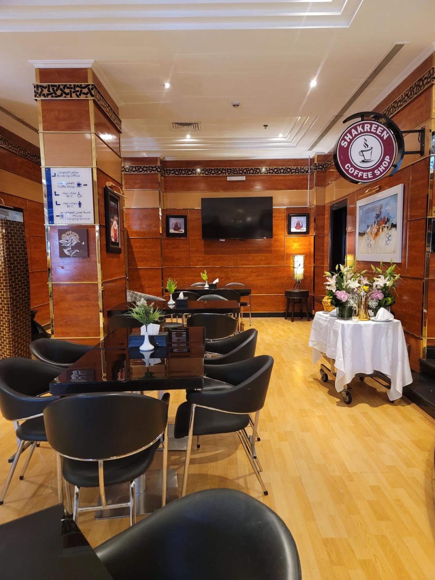 Golden Tulip Al Shakreen Медина Екстериор снимка