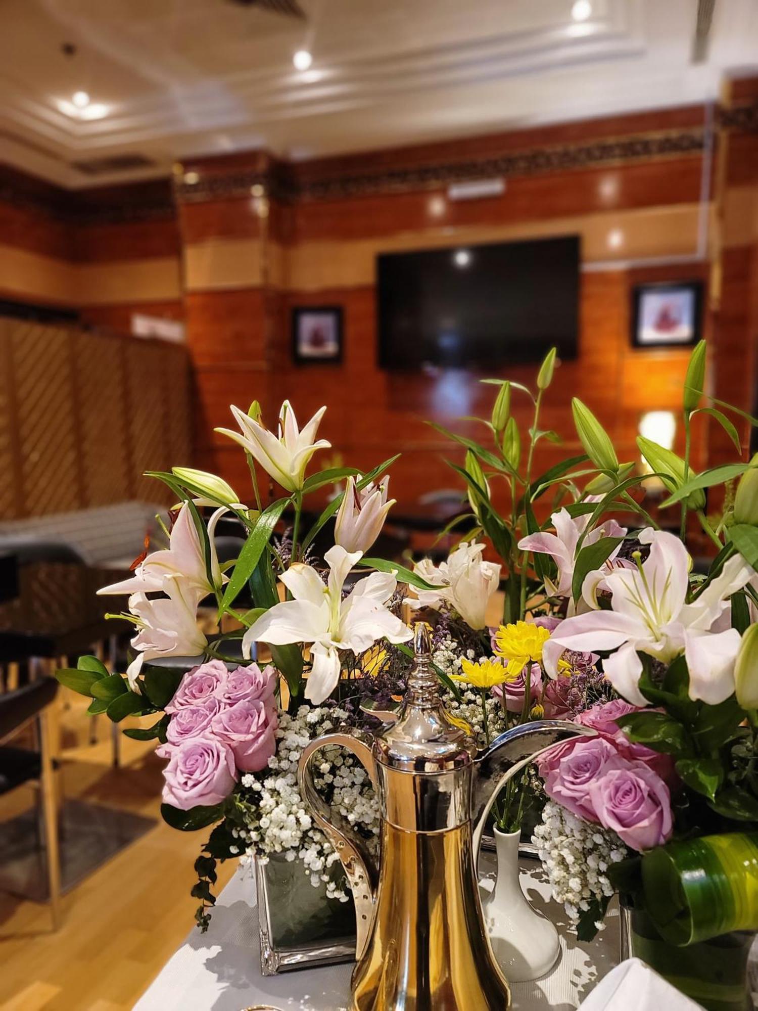 Golden Tulip Al Shakreen Медина Екстериор снимка