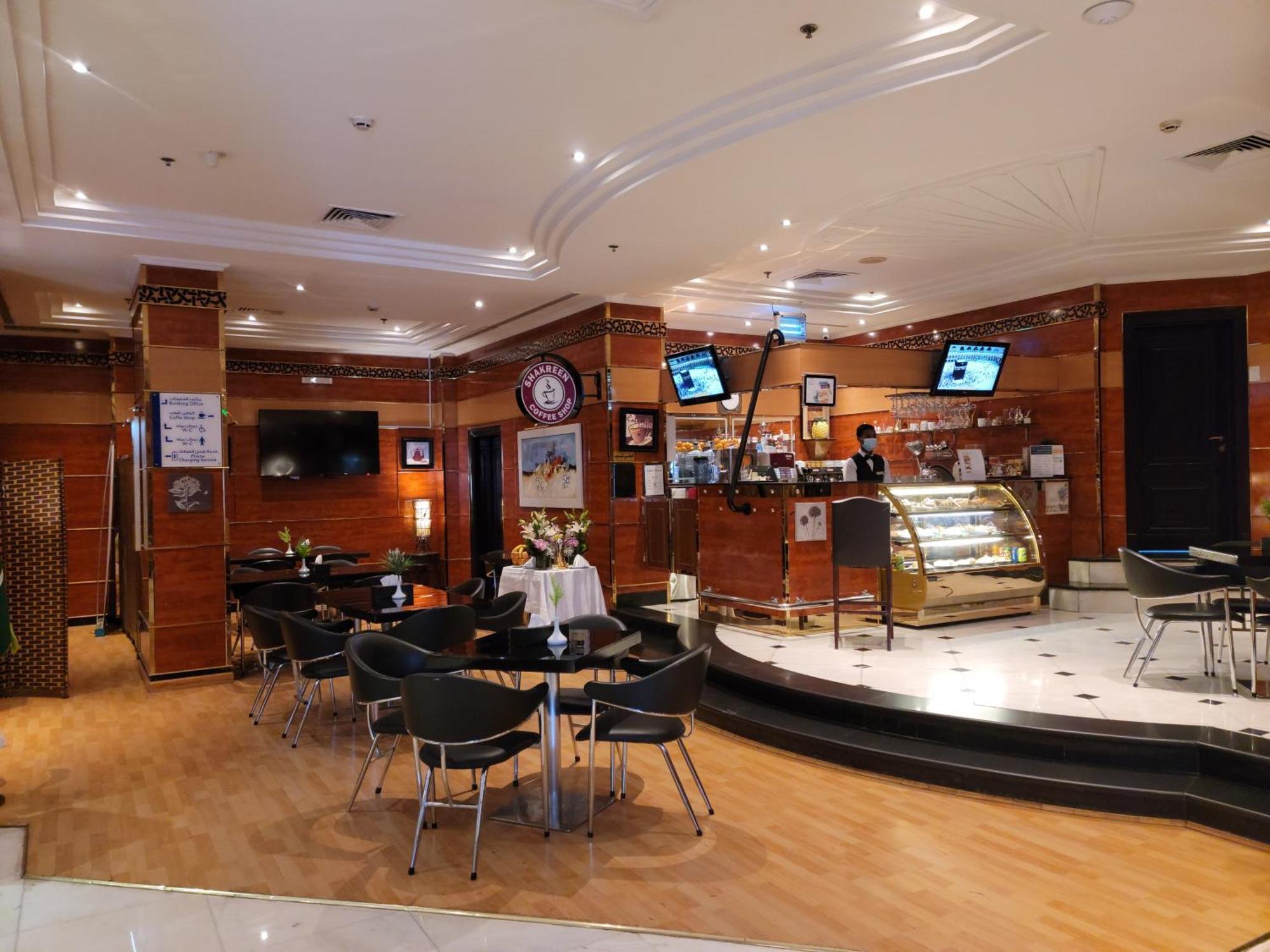 Golden Tulip Al Shakreen Медина Екстериор снимка