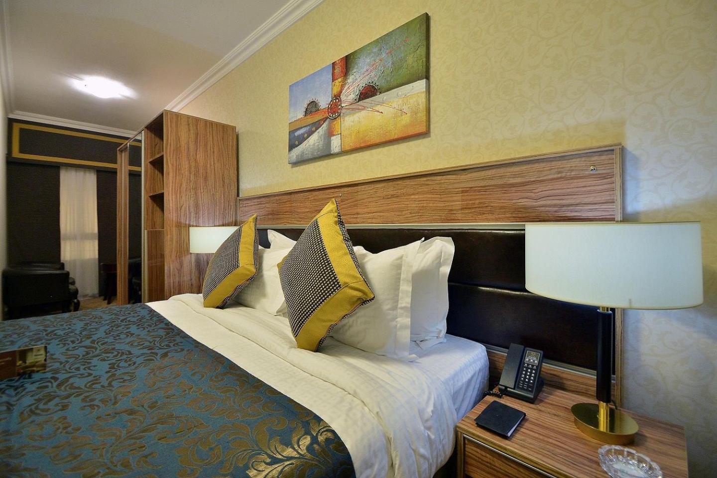Golden Tulip Al Shakreen Медина Екстериор снимка